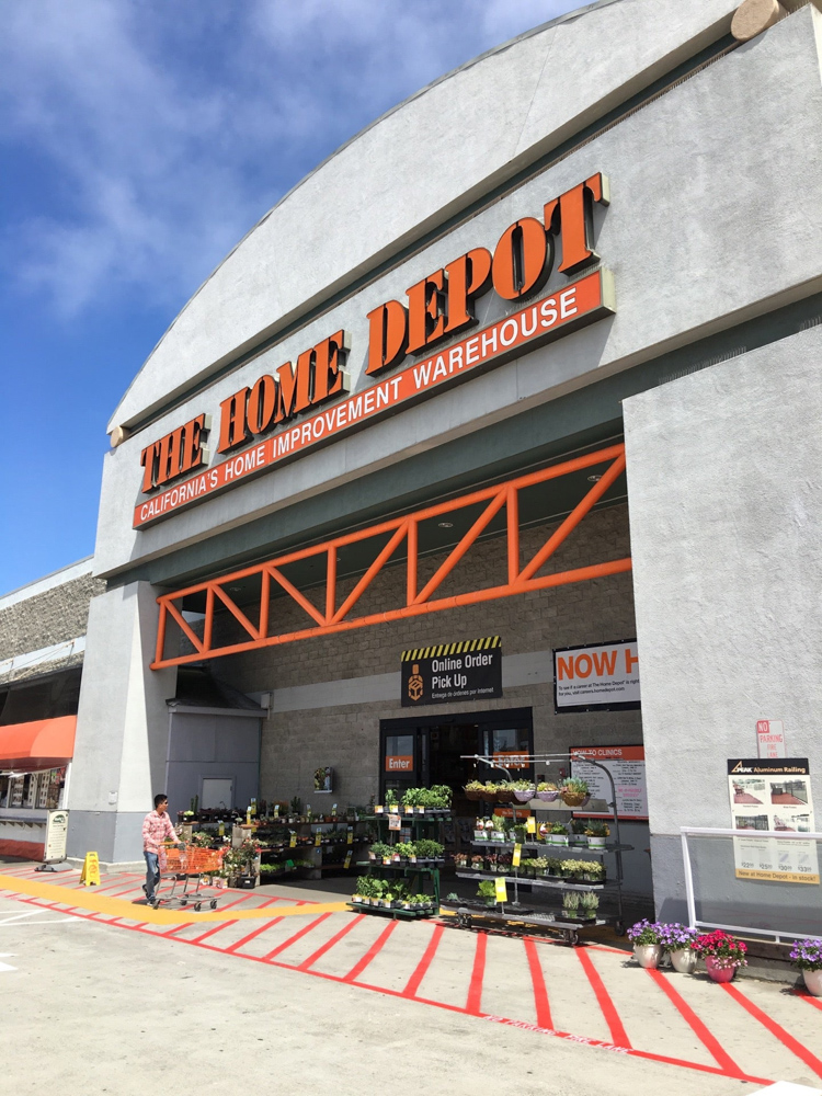 The front of a Home Depot
